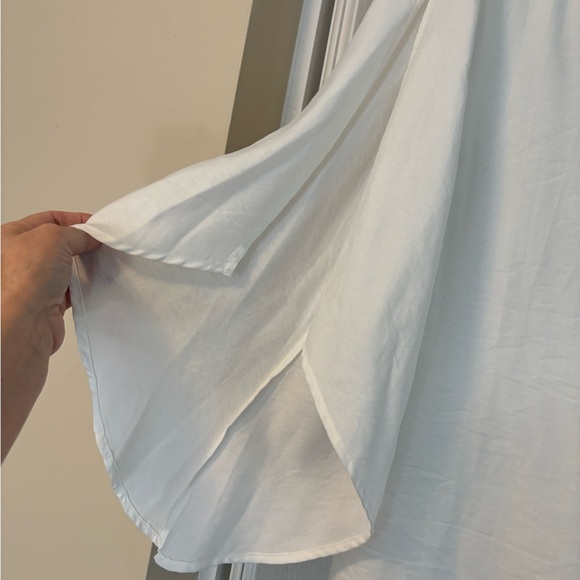 Mai Soli White V Neck Top With Gorgeous Bow Detail On The Back. NWOT - Picture 5 of 7